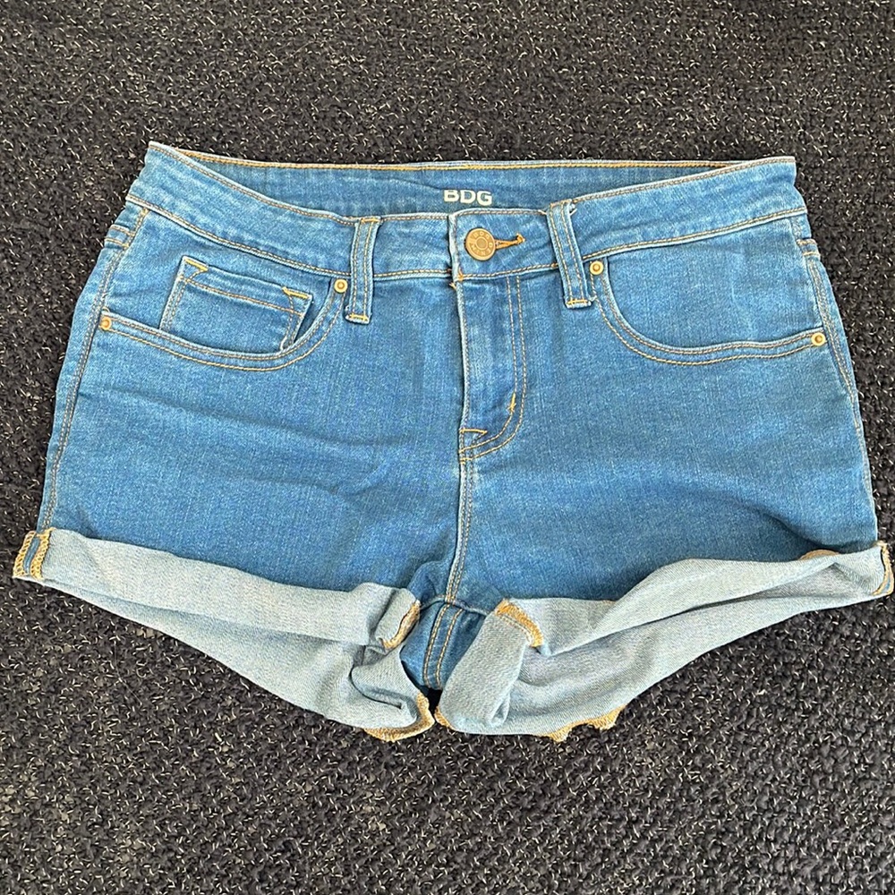 BDG Mid Rise Shortie Shorts size 29
